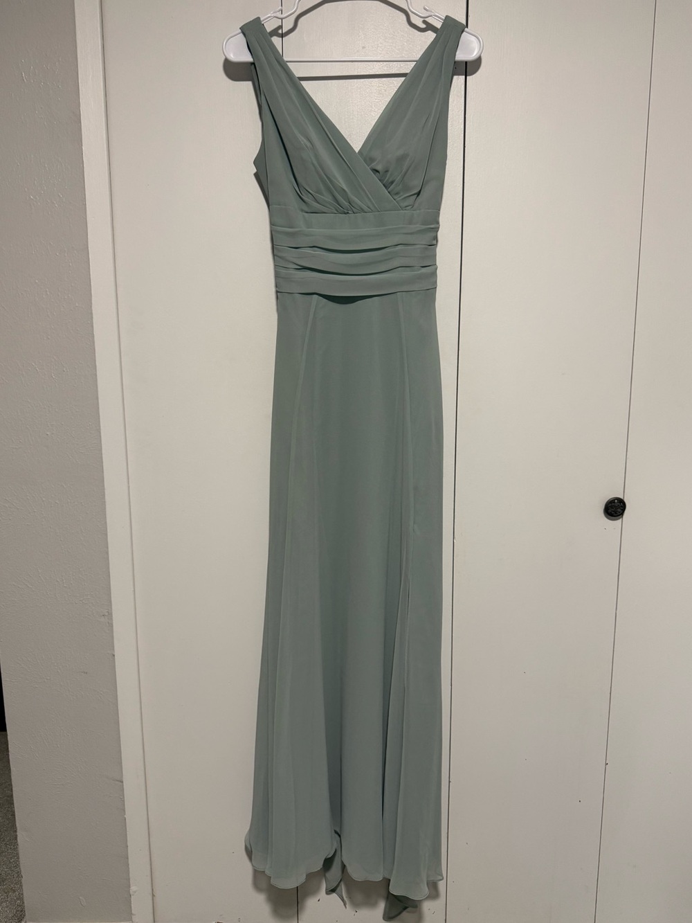 NWT David’s Bridal Long Chiffon Surplice Tank Bridesmaid Dress size 2 Dusty Sage - Picture 2 of 5
